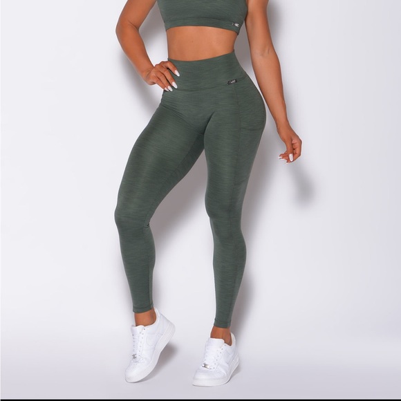 Bombshell ribbed pocket leggings in cream/ off white - Picture 6 of 7